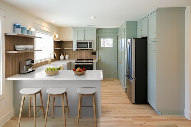 Building Photo - Custom Design Home in Greenville w/ Lawn C...