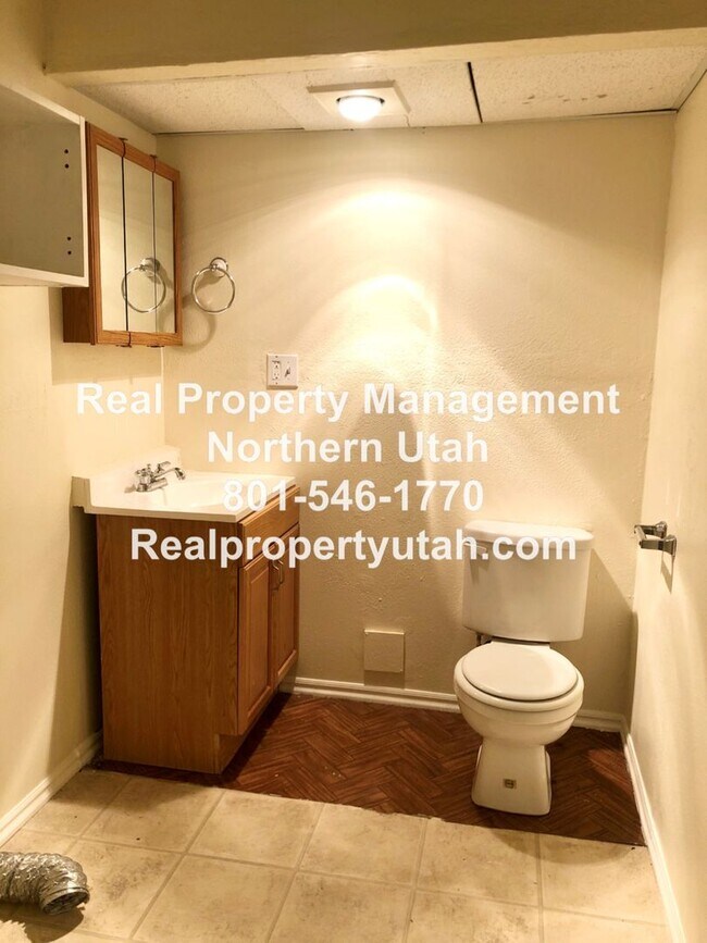 Building Photo - 4 Bedroom 2.5 Bathroom House In Layton