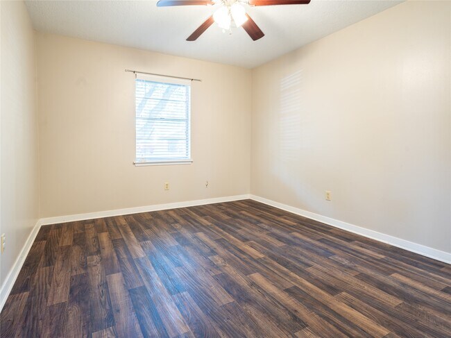 Building Photo - 2728 Encino Ave