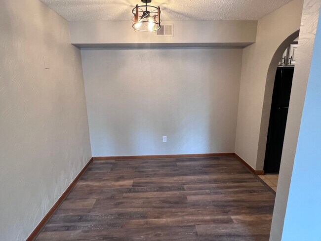 Building Photo - 261 Pinewood Cir