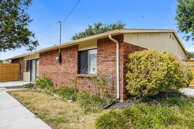 Building Photo - 2909 Weather Vane Ln