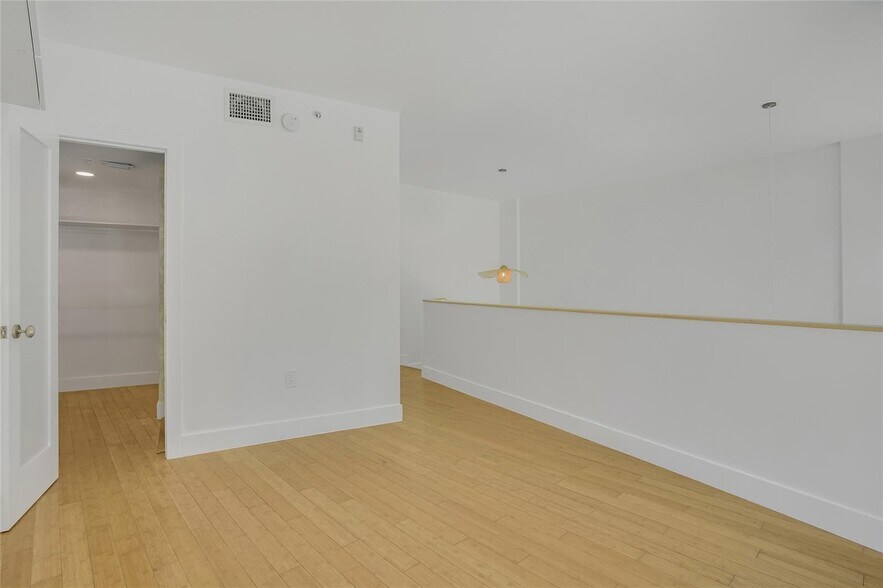 Building Photo - 1528 Brickell Ave