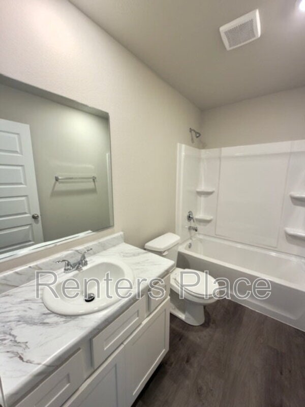 Building Photo - 1008 W Lawton Rd