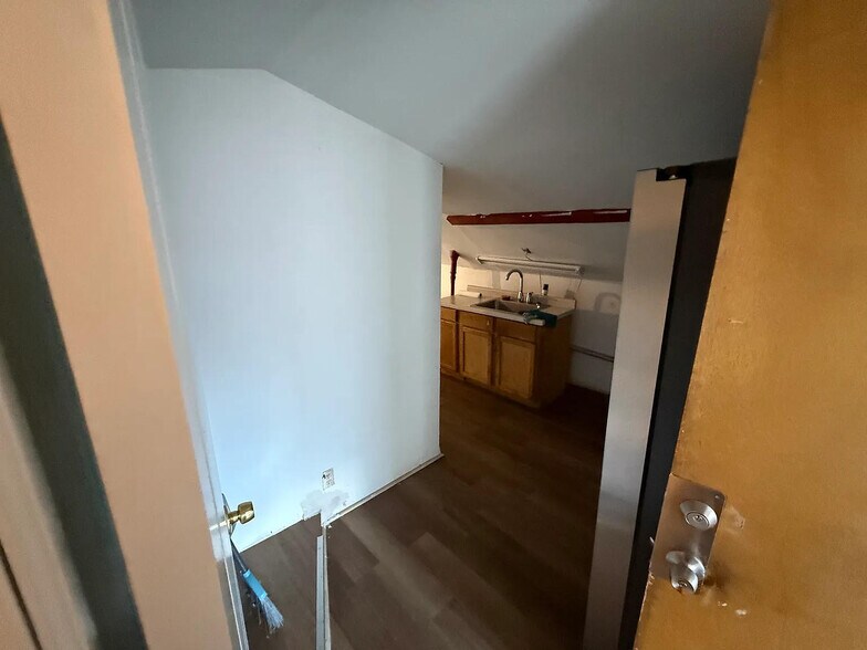 Building Photo - 1228 N Cleaver St