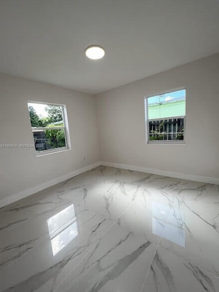 Building Photo - 31 SW 67th Ct