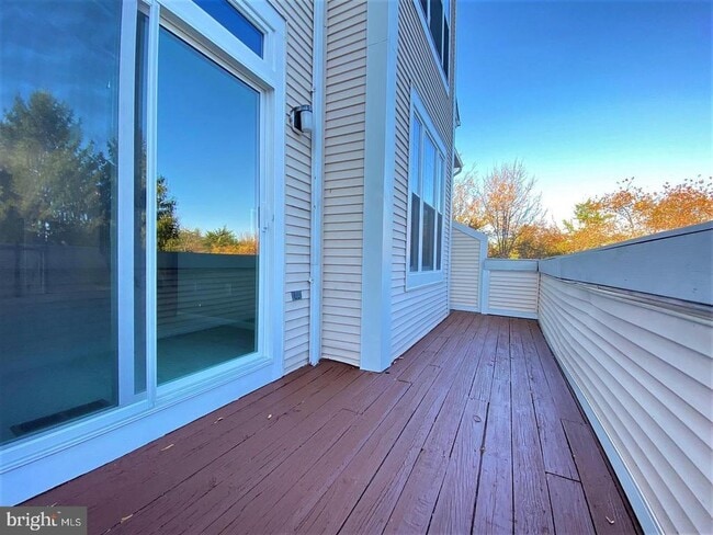 Building Photo - 44190 Mossy Brook Square