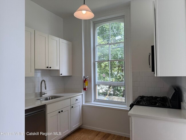 Building Photo - 16 Abeel St