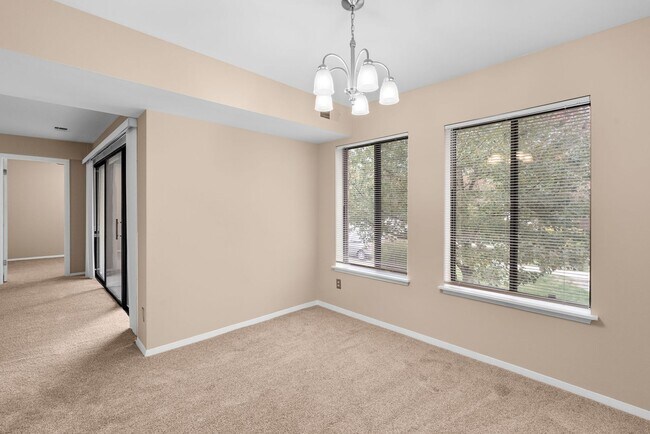 Building Photo - 2 Bed 1 Bath - Georgetown Village Condo - Move In Ready