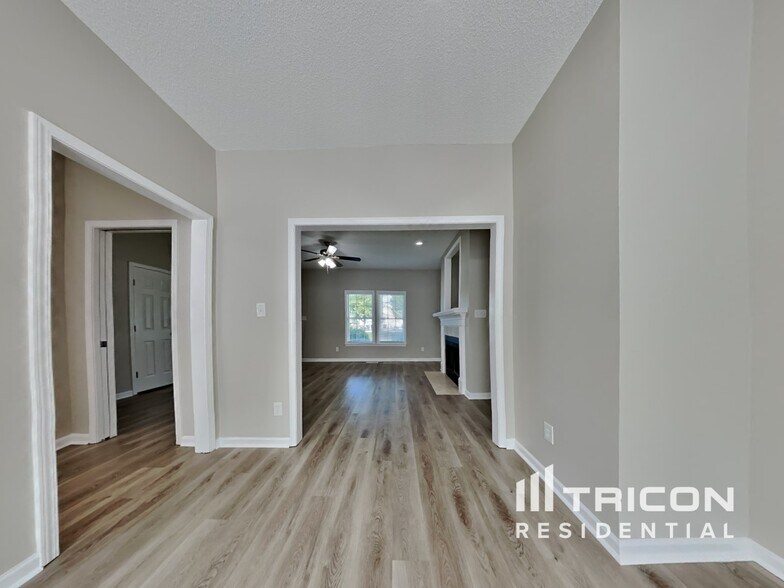 Building Photo - 513 Oak Dare Ln