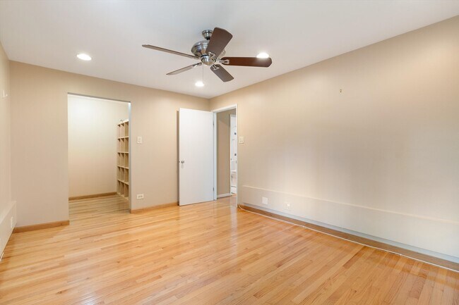Building Photo - 1069 S Park Terrace