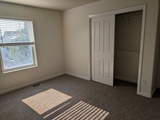 Building Photo - Spacious 2-Story Home with 3-Car Garage in...
