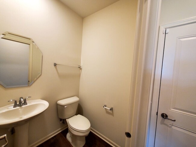 Building Photo - 2br 2.5 bath Townhome only 2 years old.