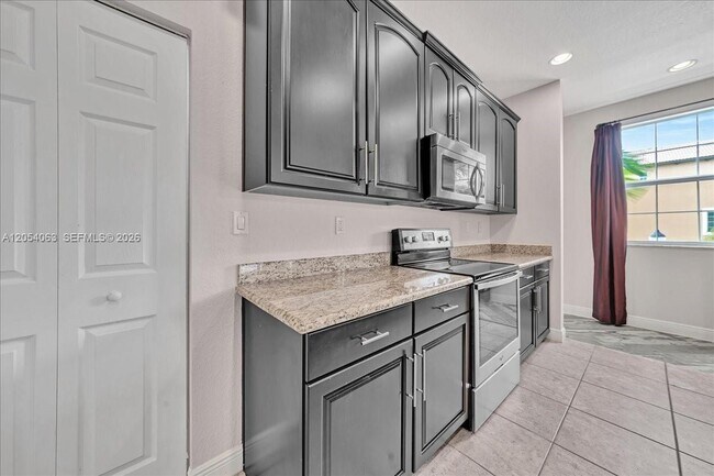 Building Photo - 995 SW 147th Ave