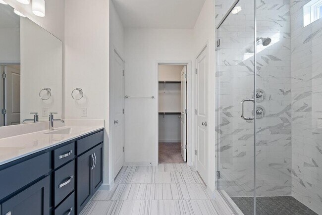 Building Photo - 15100 Forum Ave