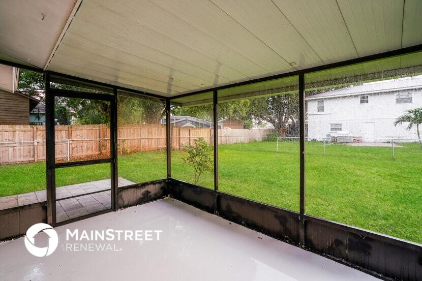 Building Photo - 328 52nd St W