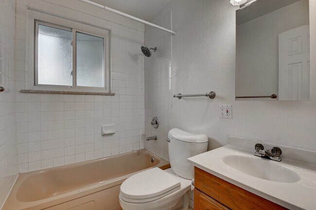 Building Photo - $2,700 - 3 Bed, 1 Bath Home in Arvada with...