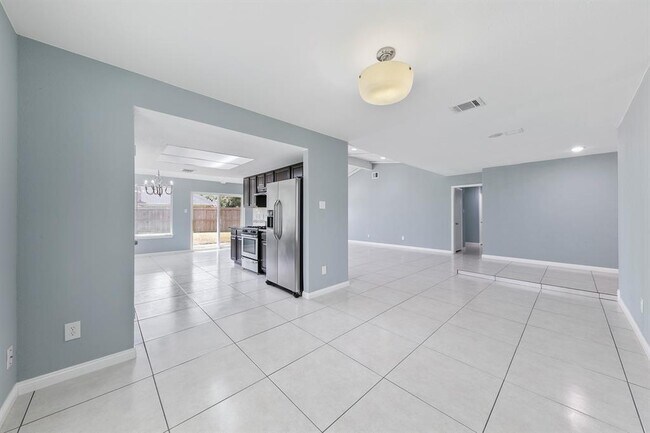 Building Photo - 718 N Fork Ct