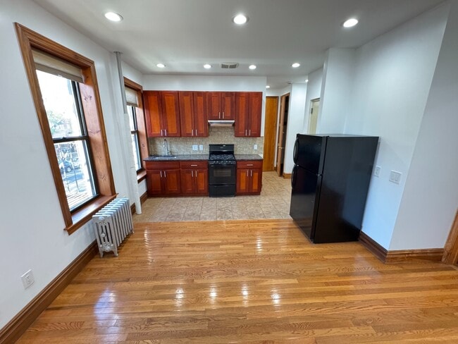 Building Photo - 471 Seventh Avenue