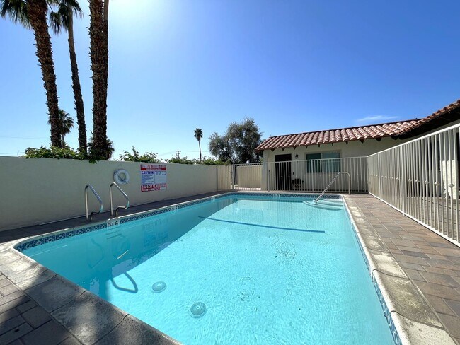 Building Photo - 561 Desert View Dr