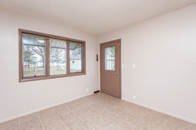 Building Photo - 135 S Fremont St