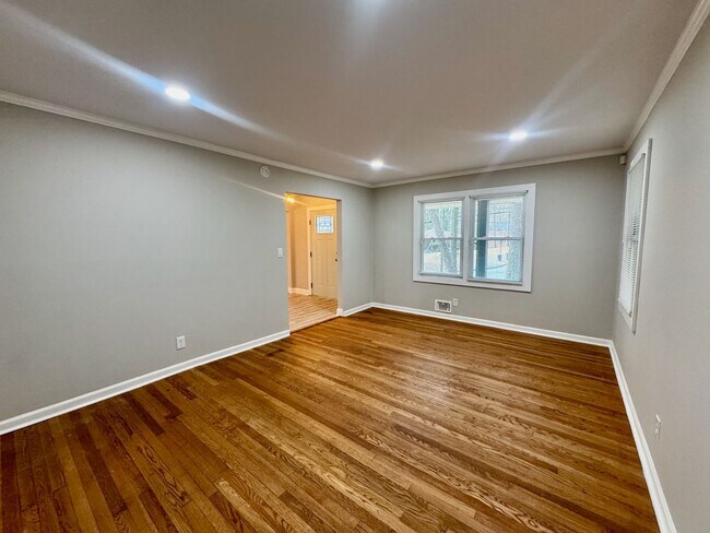 Building Photo - Awesome in Atlanta - 4 Bedrooms