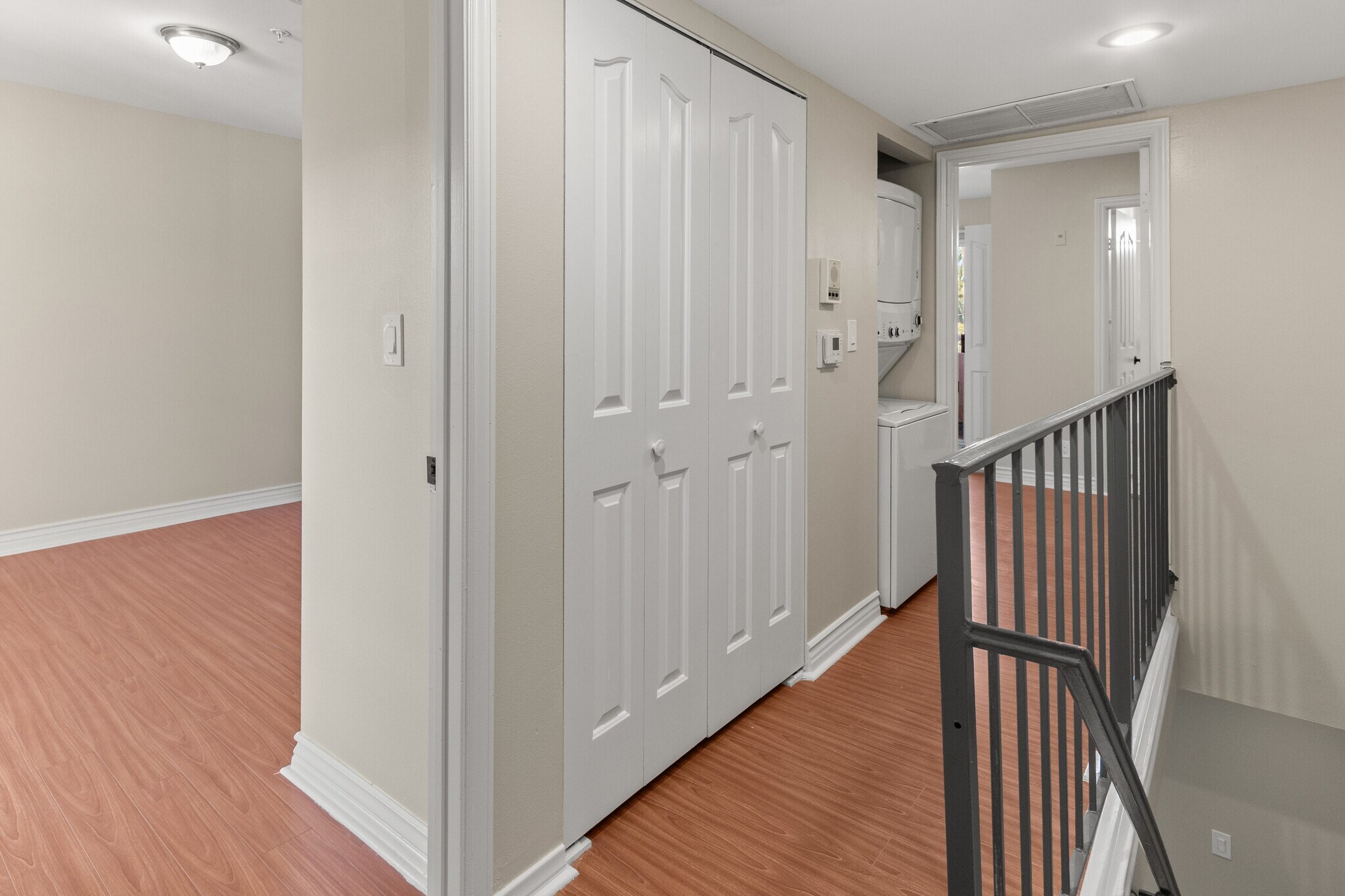 Building Photo - 321 W Dryden St