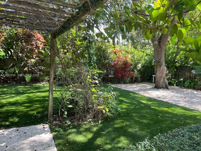 Building Photo - 6851 SW 77th Terrace