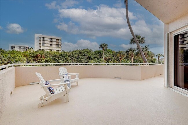 Building Photo - 5051 N Hwy A1A