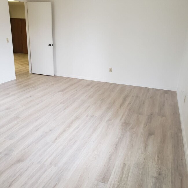 Building Photo - FANTASTIC SINGLE FAMILY RESIDENCE 4 Bedrooms, 2.5 Bathrooms HOME IN CANYON CREST!!! **((RESERVED))**