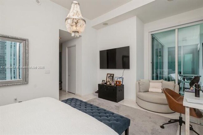 Building Photo - 900 Brickell Key Blvd