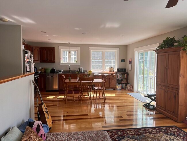 Building Photo - 543 Williamsburg Rd