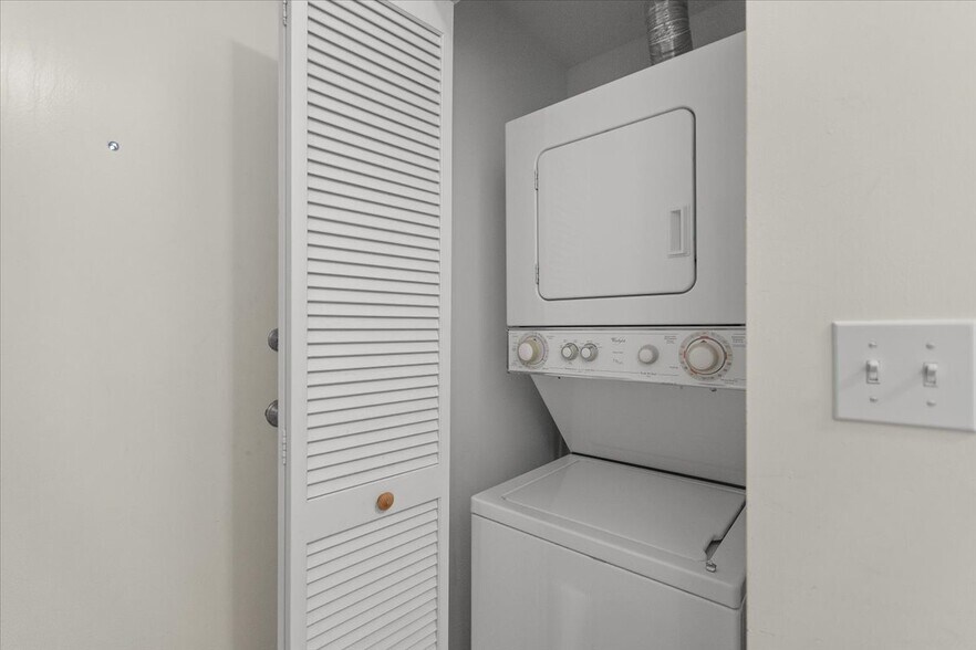 Building Photo - 7717 N Marshfield Ave