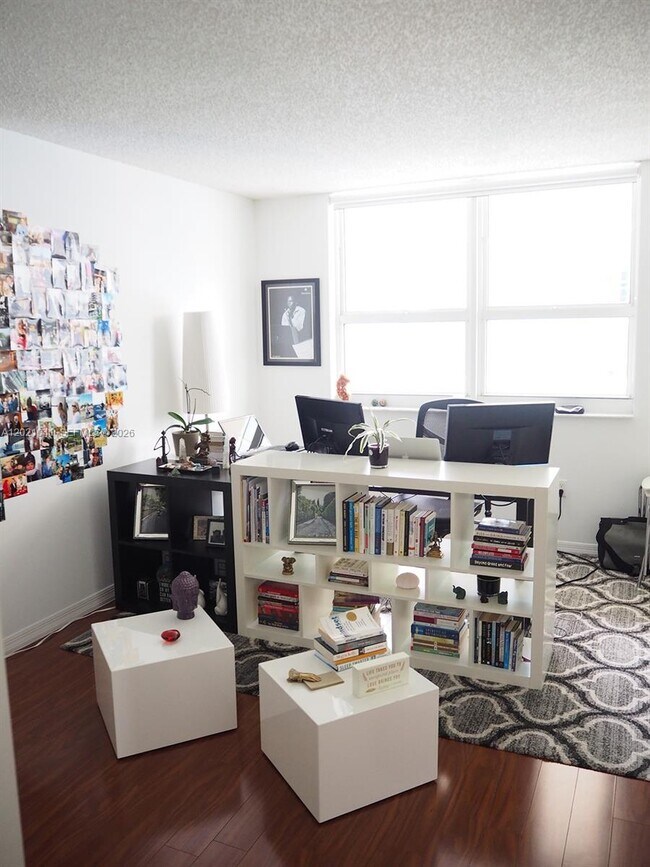 Building Photo - 1155 Brickell Bay Dr