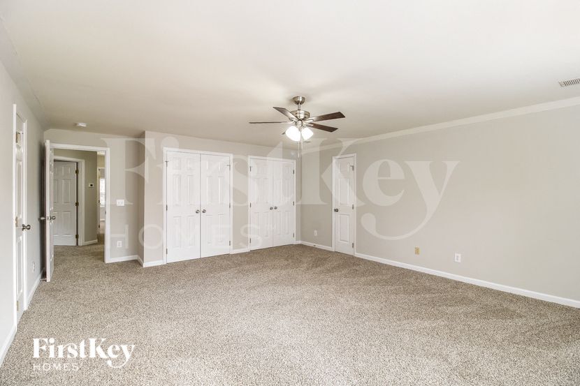 Building Photo - 2611 White Fence Way