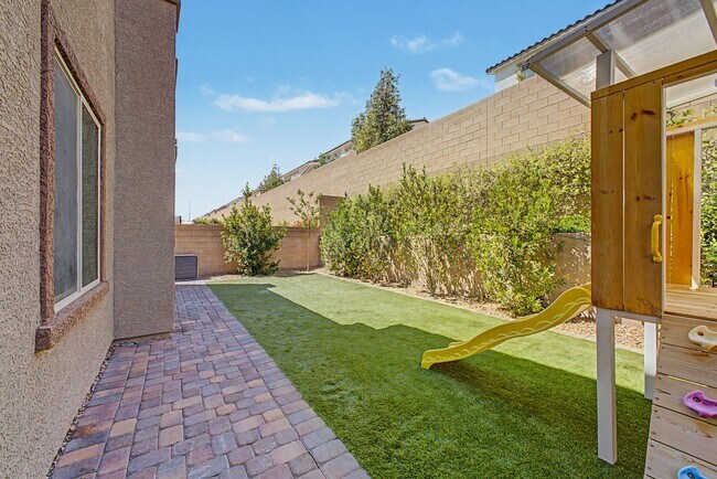 Building Photo - Upgraded 4 bedroom home in Skye Canyon gated community!