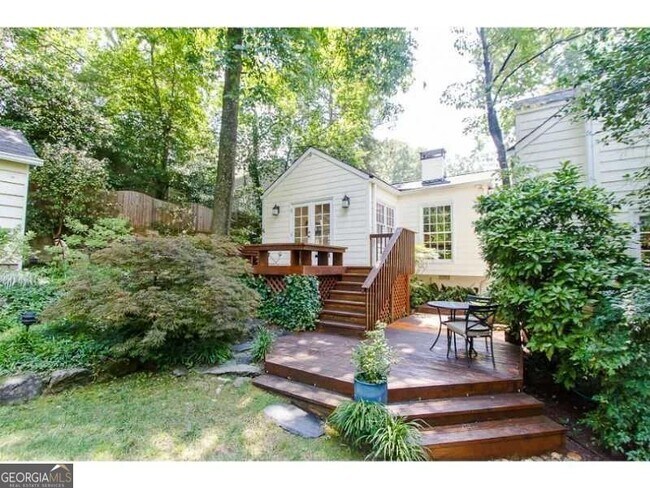 Building Photo - 1916 Greystone Rd NW