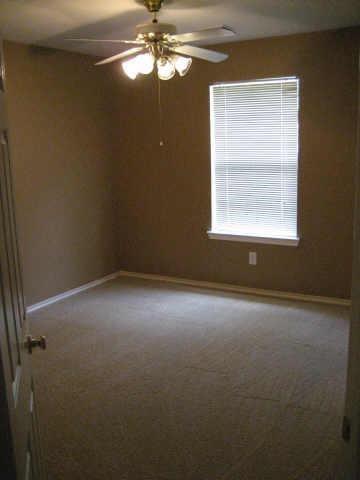 Building Photo - 202 S Walden Elms Cir