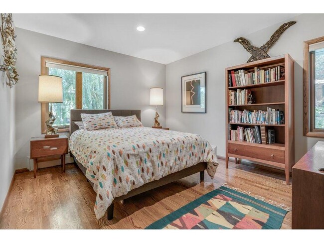 Building Photo - 400 Natchez Ave N