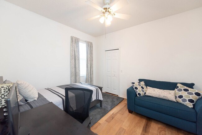 Building Photo - Beautiful Home in Satellite Beach including Lawncare and Community Pool