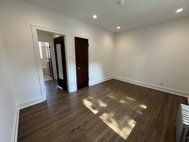 Building Photo - 2524 W Ardmore Ave