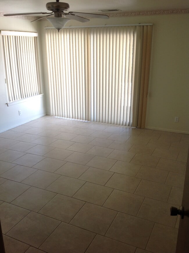 Building Photo - 3 BEDROOM HOME IN SPRING VALLEY LAKE!
