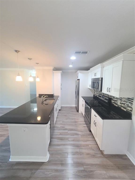 Building Photo - 5041 Royal Palms Wy