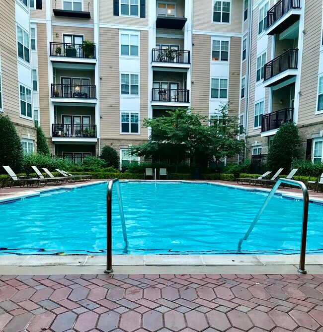 Building Photo - 501 Hungerford Dr