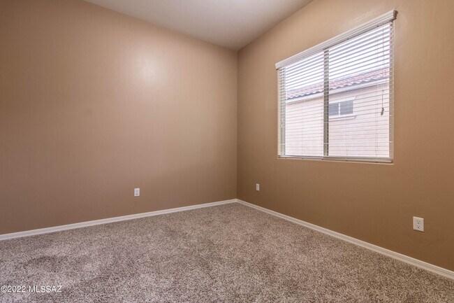 Building Photo - 12565 N Golden Mirror Dr