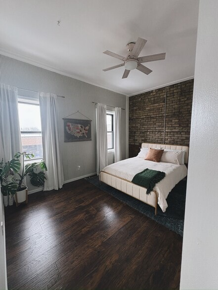 Building Photo - 100 State St N