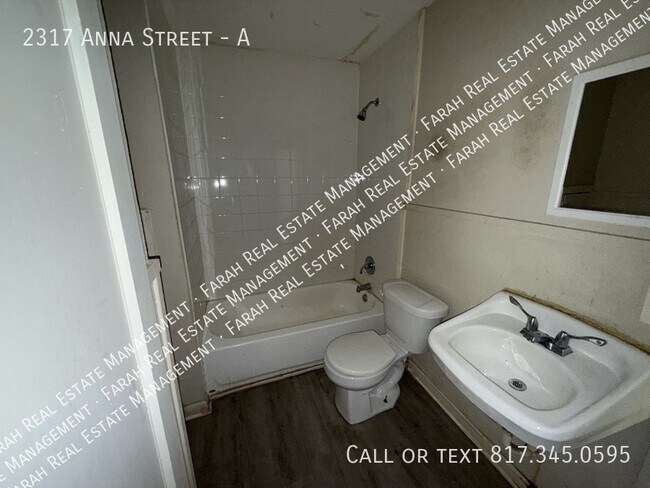 Building Photo - 2317 Anna St