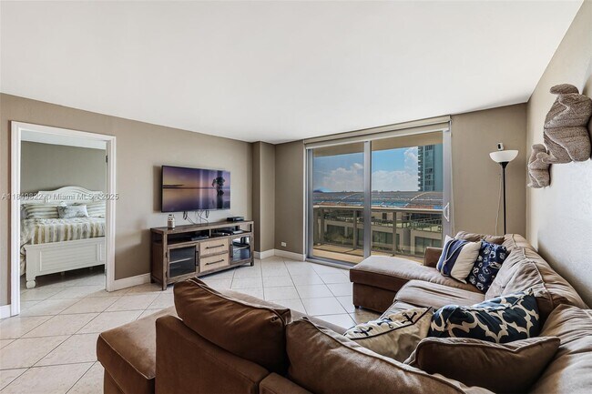 Building Photo - 6039 Collins Ave