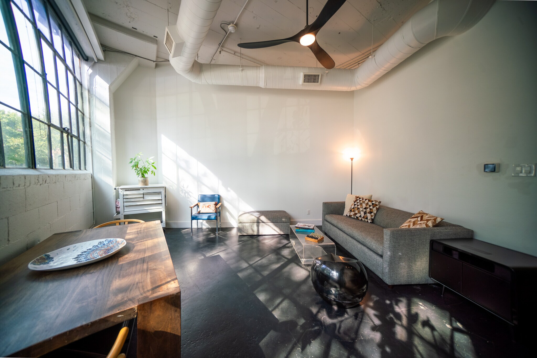 Building Photo - 2220 Canton St