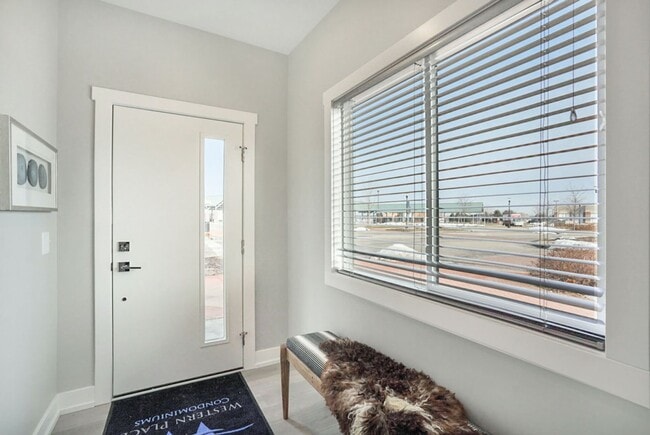 Building Photo - Downtown Muskegon Townhome