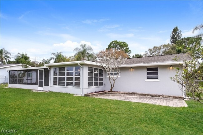 Building Photo - 4215 Tarpon Rd